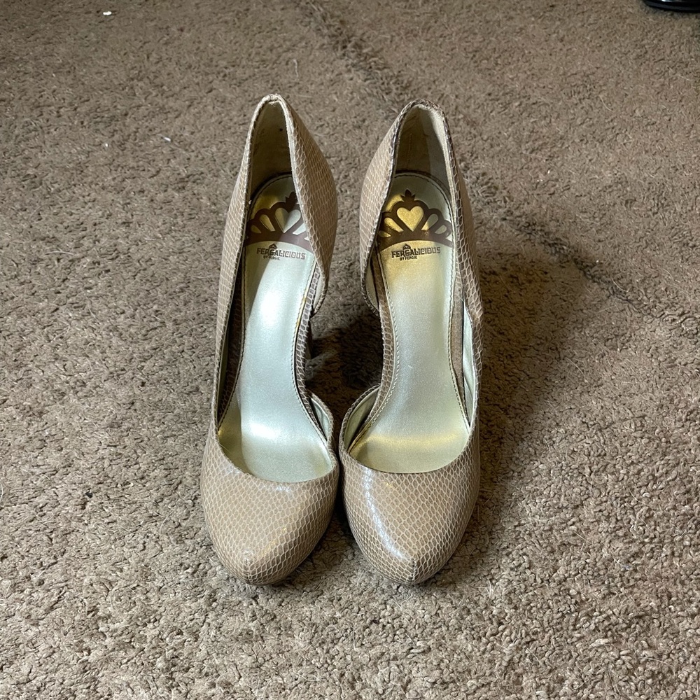 Fregalicious tan heels. Size 7
